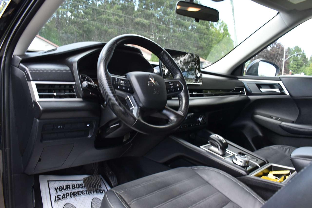 2023 Mitsubishi Outlander SE Photo