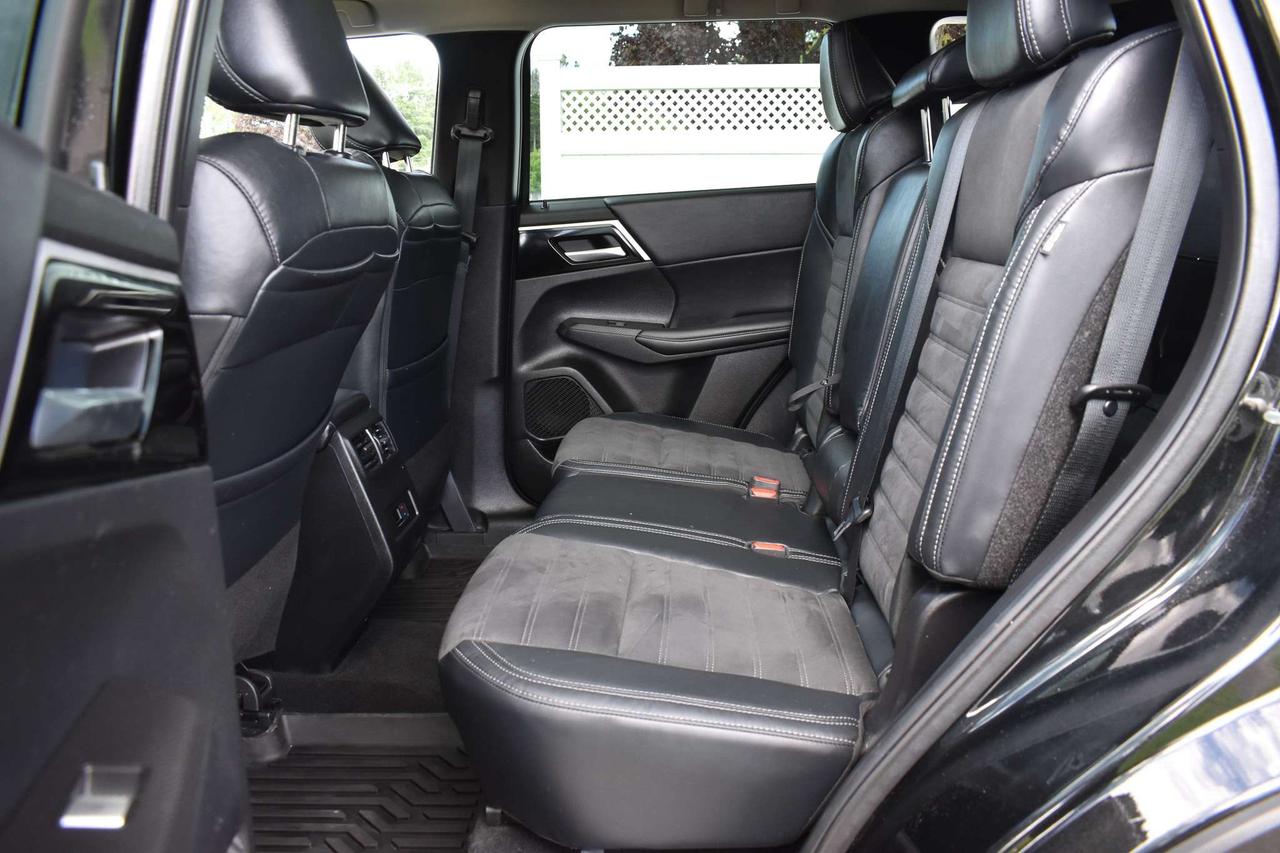 2023 Mitsubishi Outlander SE Photo