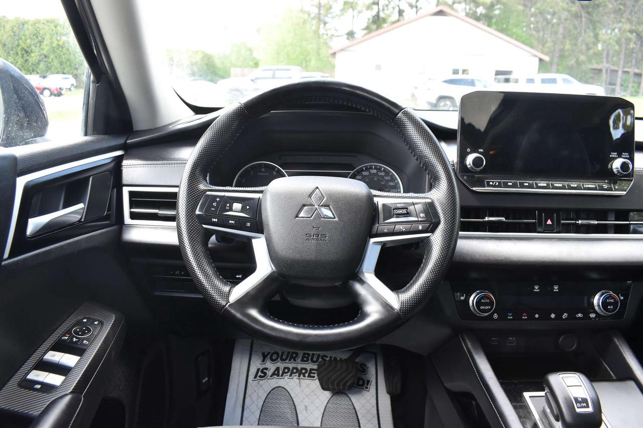 2023 Mitsubishi Outlander SE Photo