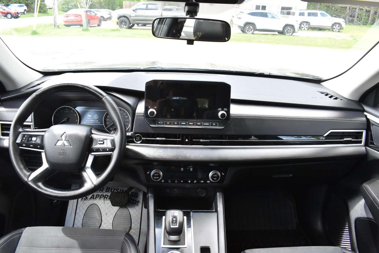 2023 Mitsubishi Outlander SE Photo
