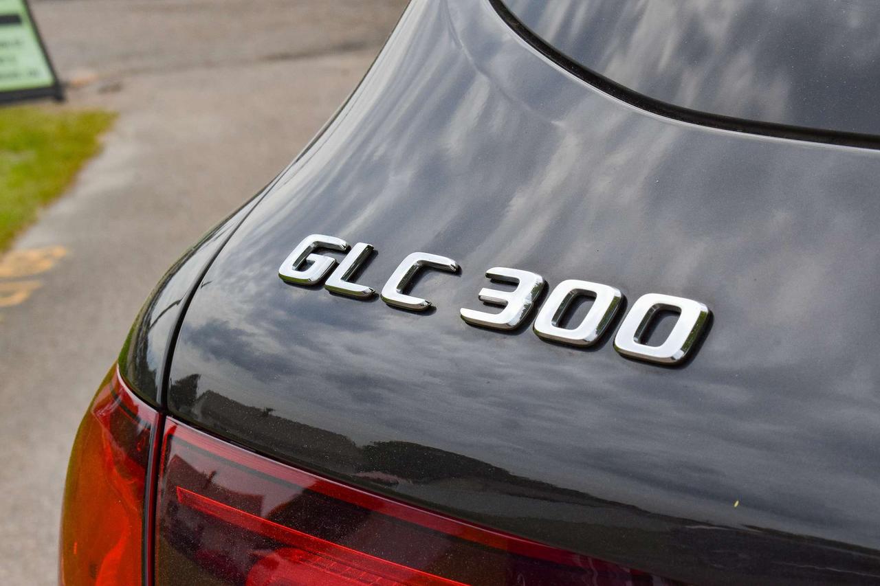 2021 Mercedes-Benz GLC GLC 300 Photo
