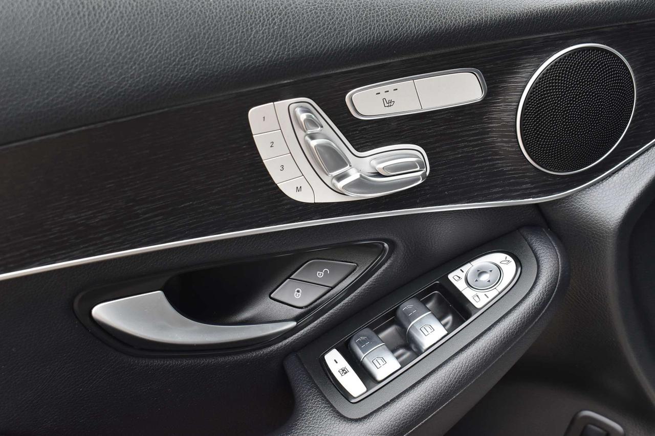 2021 Mercedes-Benz GLC GLC 300 Photo