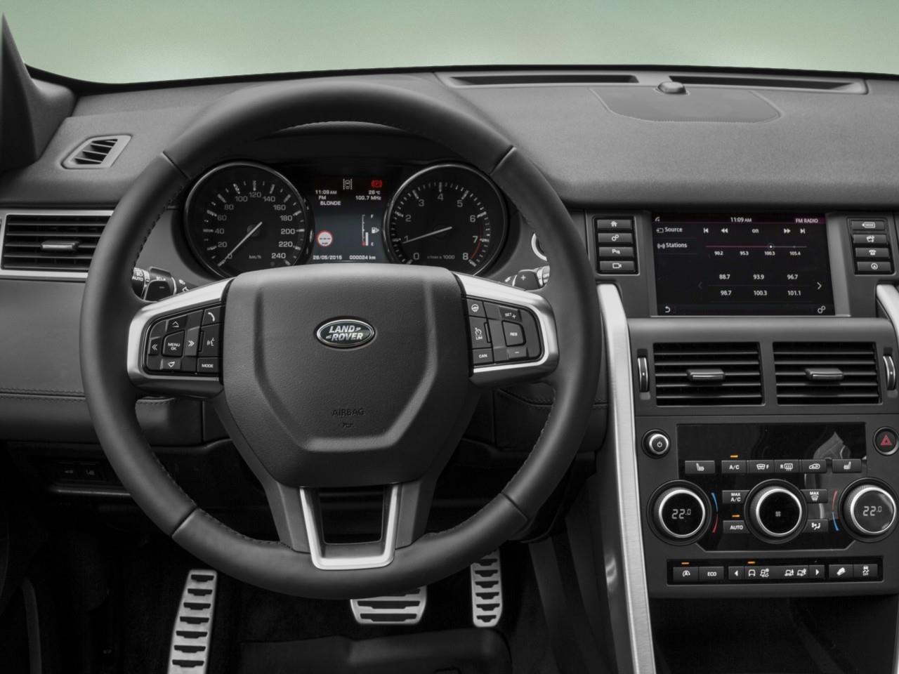 2017 Land Rover Discovery Sport HSE LUXURY 4dr All-Wheel Drive Photo