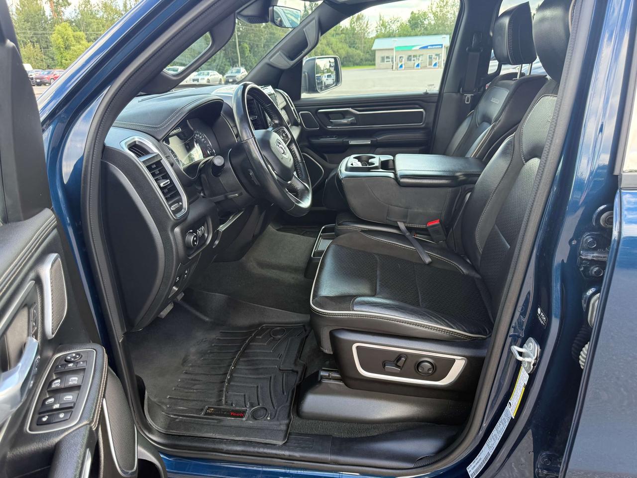 2023 RAM 1500 Laramie - htd/vntd leather - tow pkg Photo