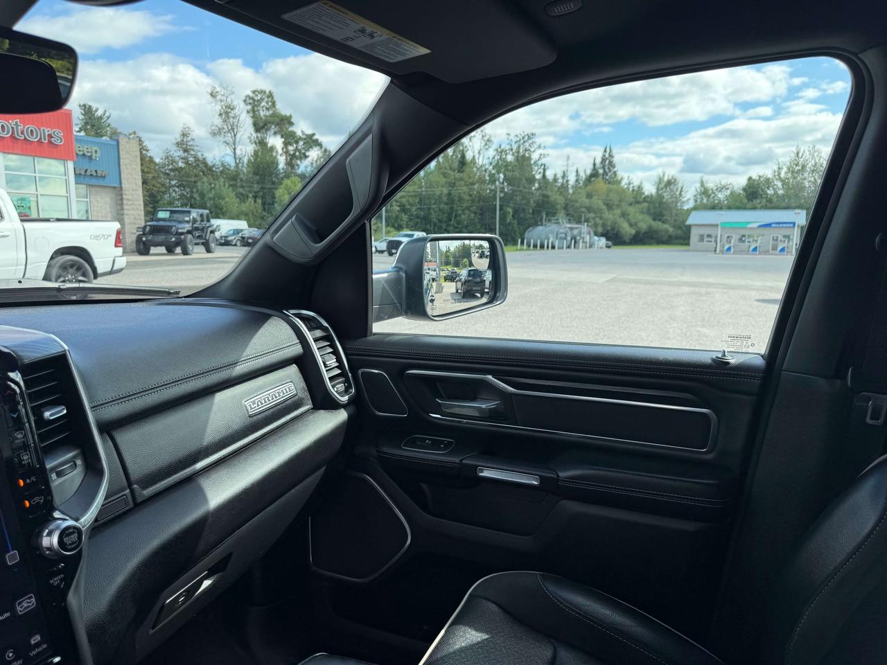 2023 RAM 1500 Laramie - htd/vntd leather - tow pkg Photo