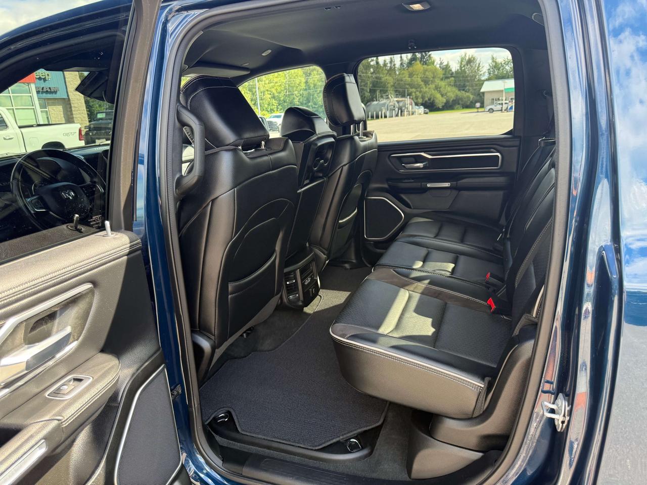 2023 RAM 1500 Laramie - htd/vntd leather - tow pkg Photo