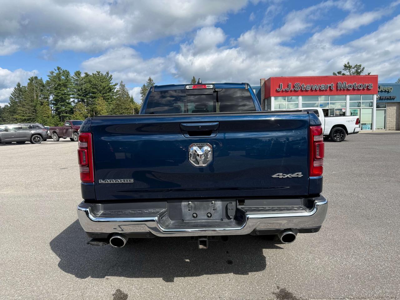 2023 RAM 1500 Laramie - htd/vntd leather - tow pkg Photo