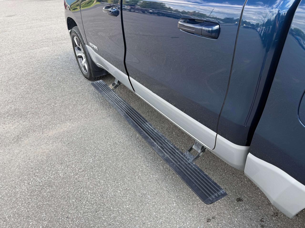 2023 RAM 1500 Laramie - htd/vntd leather - tow pkg Photo