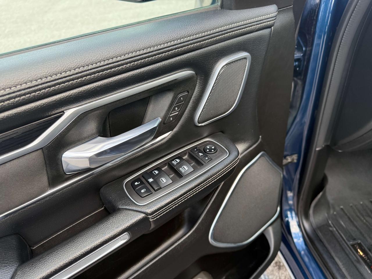 2023 RAM 1500 Laramie - htd/vntd leather - tow pkg Photo