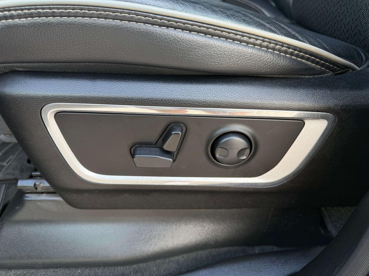 2023 RAM 1500 Laramie - htd/vntd leather - tow pkg Photo