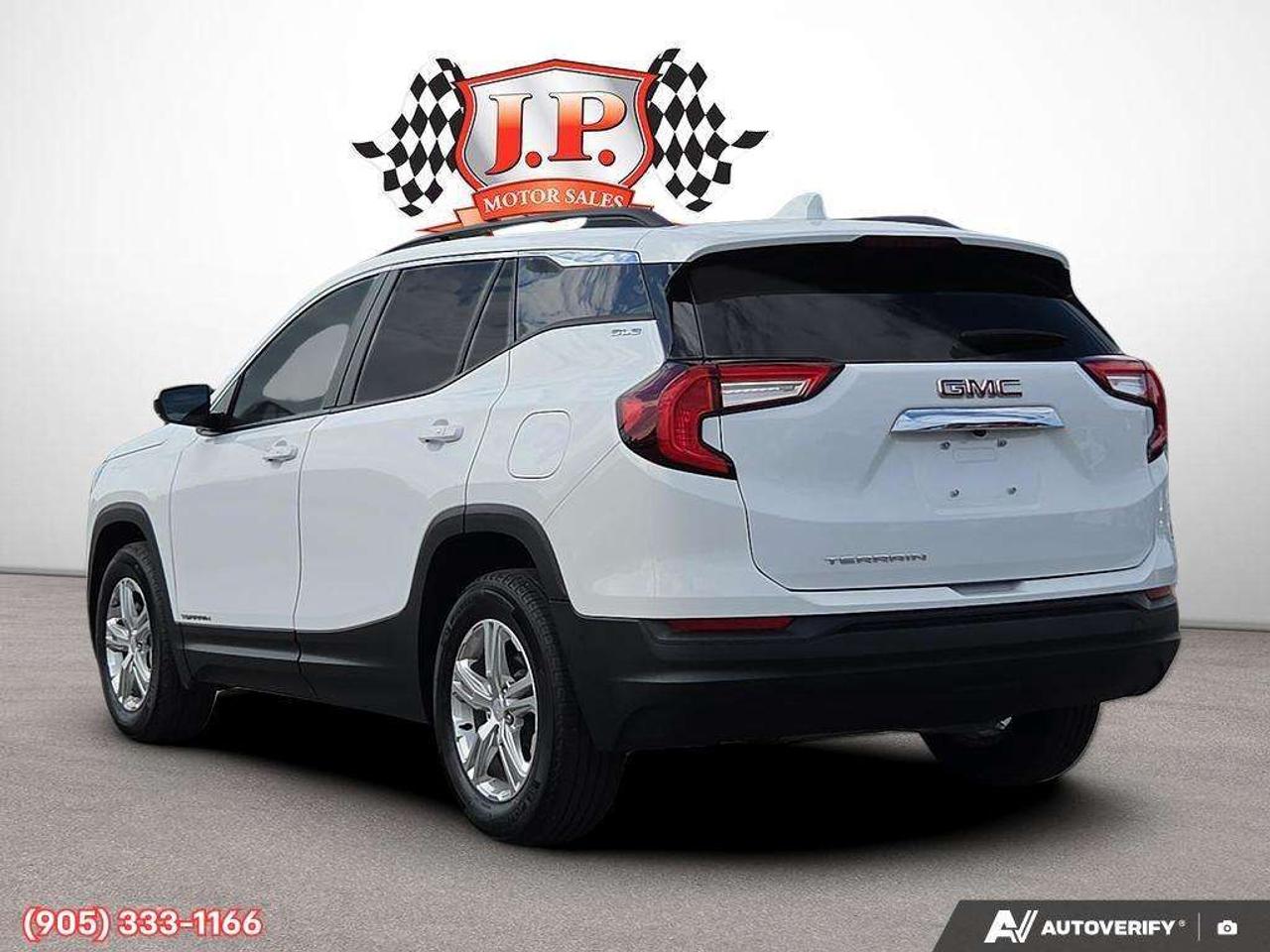 2024 GMC Terrain SLE Apple CarPlay & Android Auto • Built-In Wi-Fi Hotspot • Remote Start System • Heated Front Seats • Power Driver Seat Photo4
