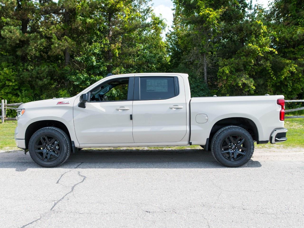 2026 Chevrolet Silverado 1500 Crew Cab Short Box 4-Wheel Drive RST Photo5