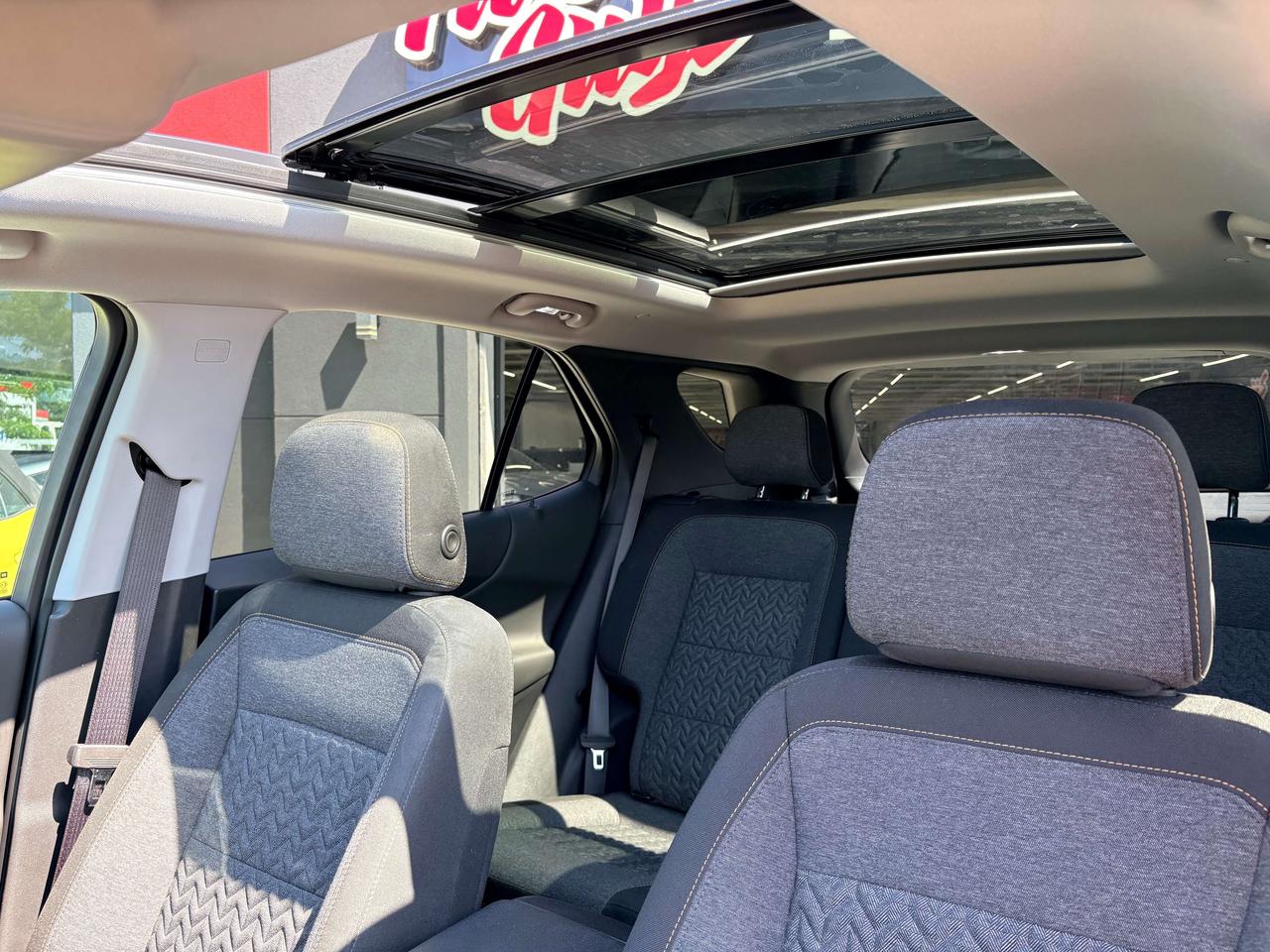 2022 Chevrolet Equinox LT AWD 1.5L   True North   Panoroof   Htd Cloth Photo5
