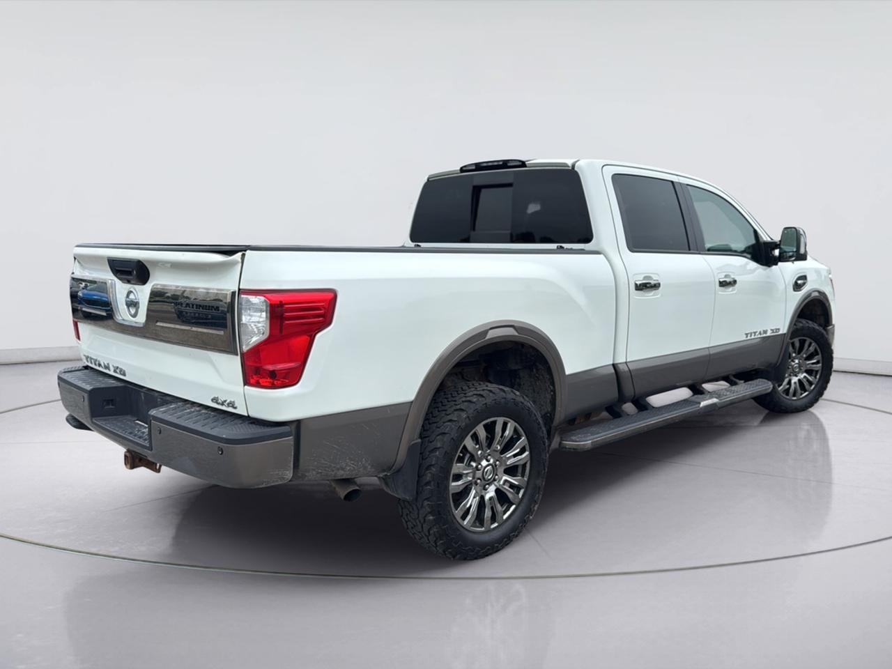 2018 Nissan Titan XD S Photo4