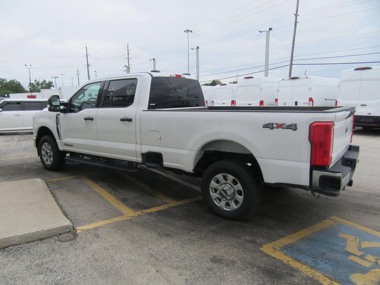 2024 Ford F-350 4X4 CREW CAB DIESEL 8FT LONG BOX Photo