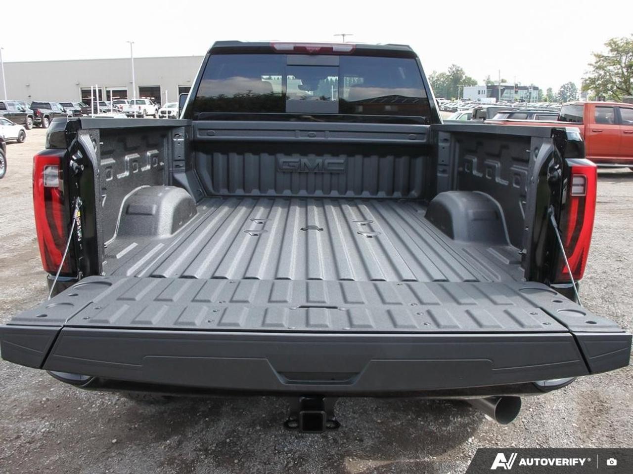 2026 GMC SIERRA 2500HD Crew Cab Standard Box 4-Wheel Drive Denali Ultimate Photo