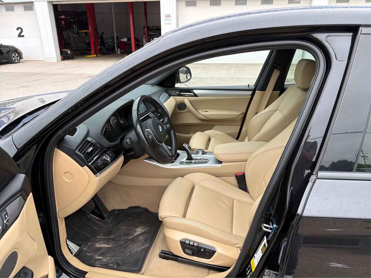2017 BMW X4 xDrive AWD NAV LEATHER PREMIUM PACKAGE WE FINANCE! Photo