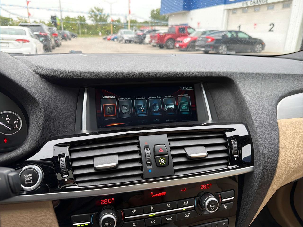 2017 BMW X4 xDrive AWD NAV LEATHER PREMIUM PACKAGE WE FINANCE! Photo