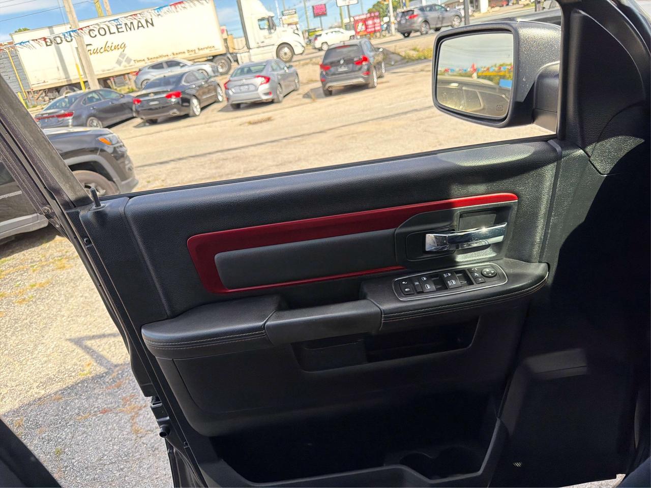 2016 RAM 1500 Rebel 4X4 CREW CAB V6 LEATHER WE FINANCE! Photo
