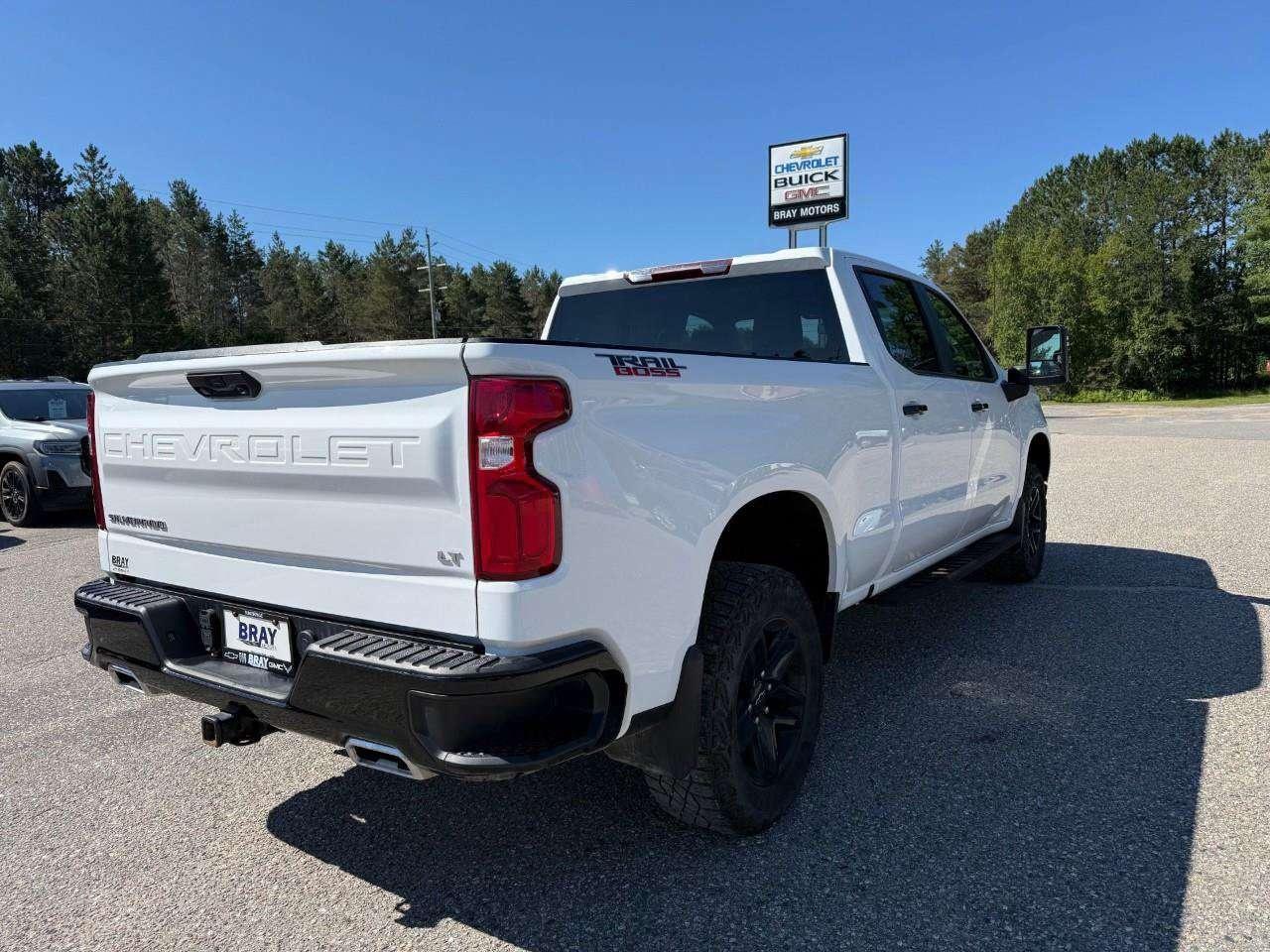 2024 Chevrolet Silverado 1500 BRAY ORINGINAL .OFF ROAD SUSPENSION 2 LIFT. TRAILERING PKG. ALL WEATHER MATS. BEDLINER. Photo