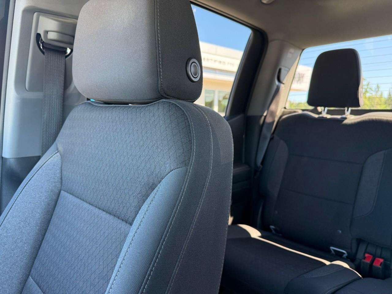 2024 Chevrolet Silverado 1500 BRAY ORINGINAL .OFF ROAD SUSPENSION 2 LIFT. TRAILERING PKG. ALL WEATHER MATS. BEDLINER. Photo