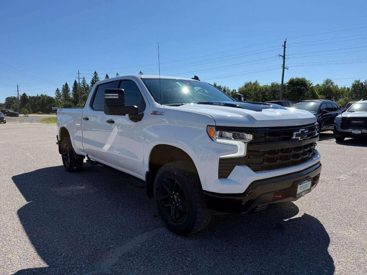 2024 Chevrolet Silverado 1500 BRAY ORINGINAL .OFF ROAD SUSPENSION 2 LIFT. TRAILERING PKG. ALL WEATHER MATS. BEDLINER. Photo
