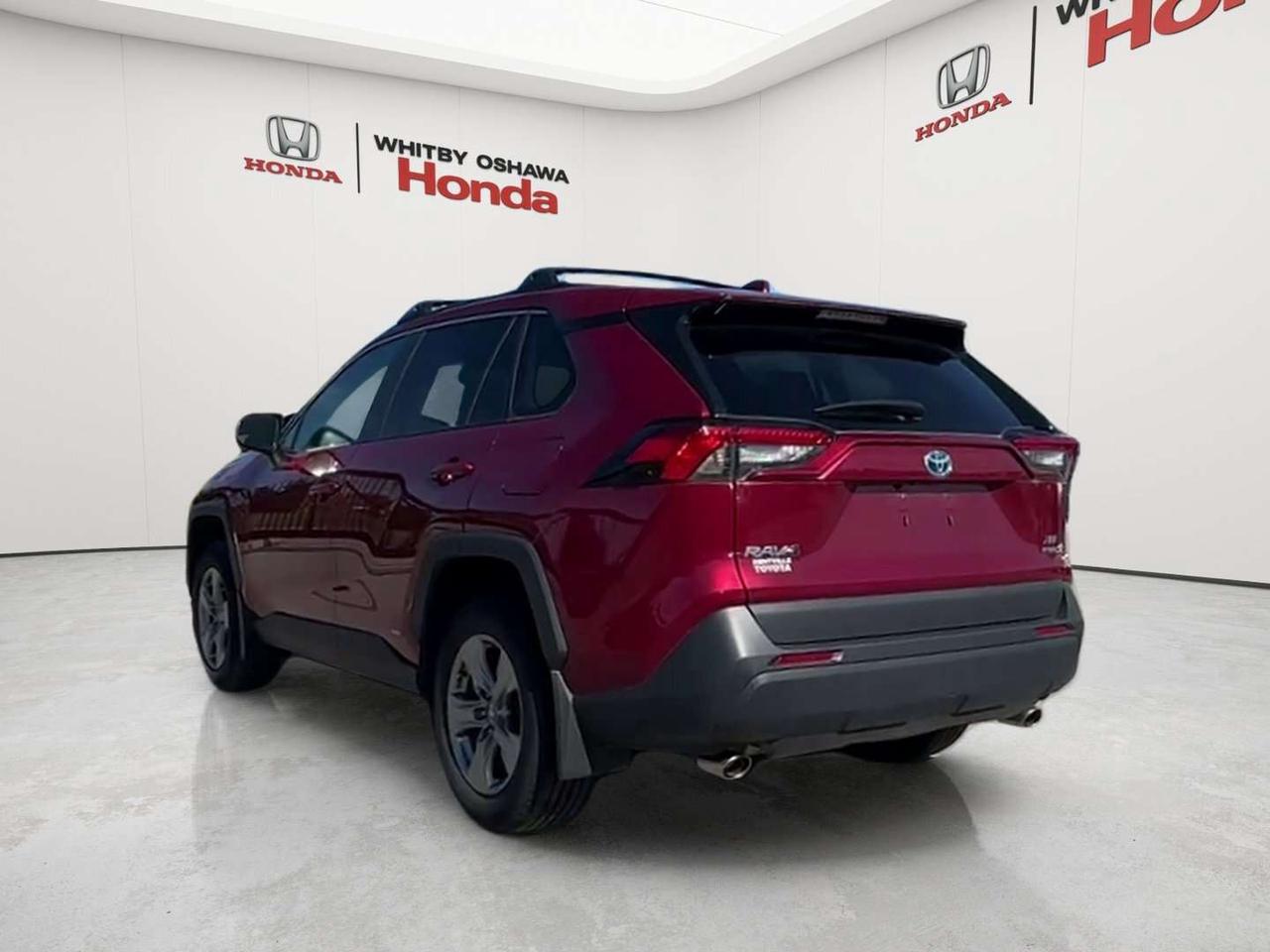 2024 Toyota RAV4 XLE Photo4