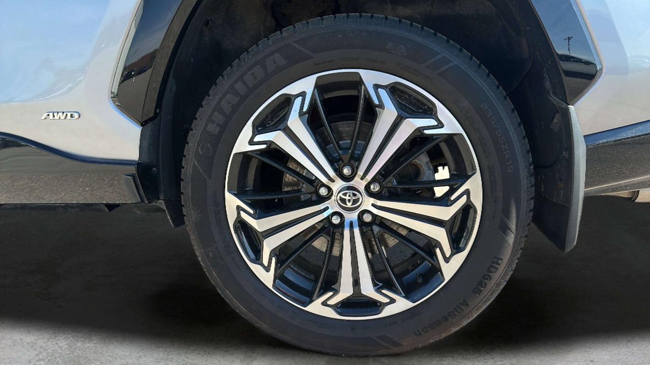 2022 Toyota RAV4 Prime XSE Photo