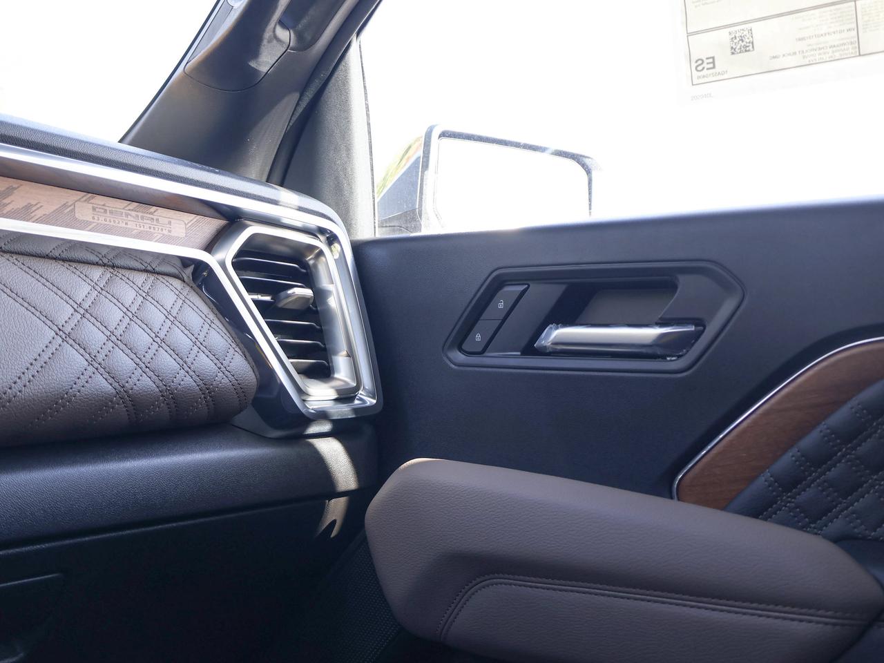 2026 GMC Canyon Denali Photo