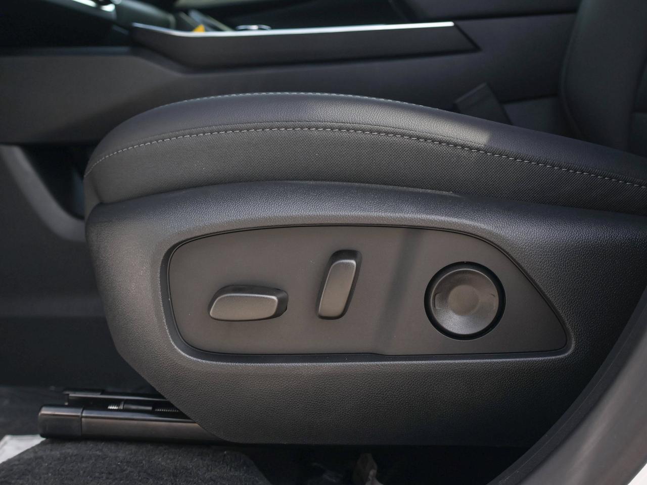 2027 Chevrolet Equinox AWD LT Photo