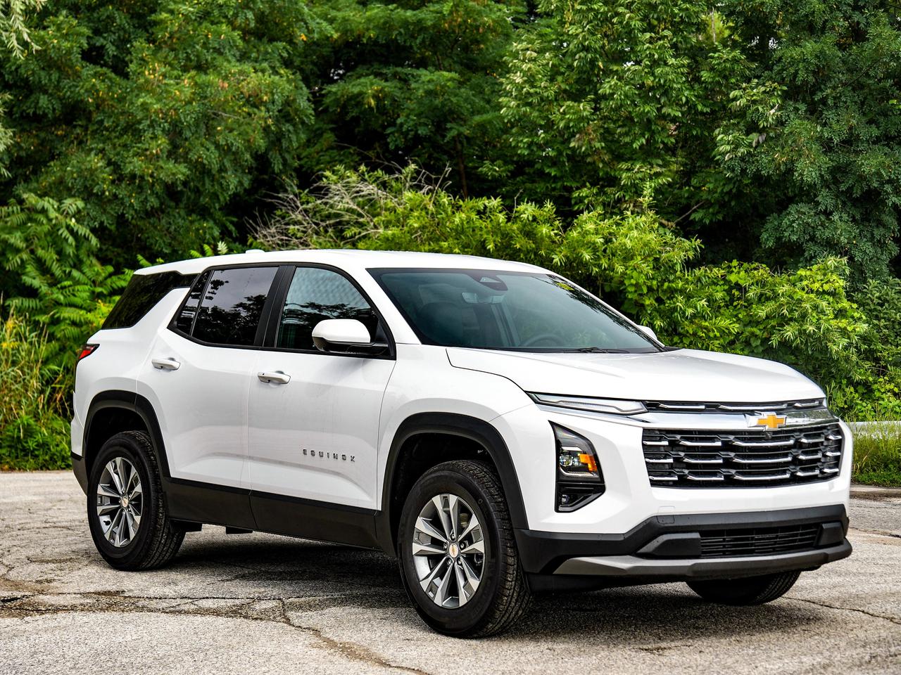 2027 Chevrolet Equinox AWD LT Photo1