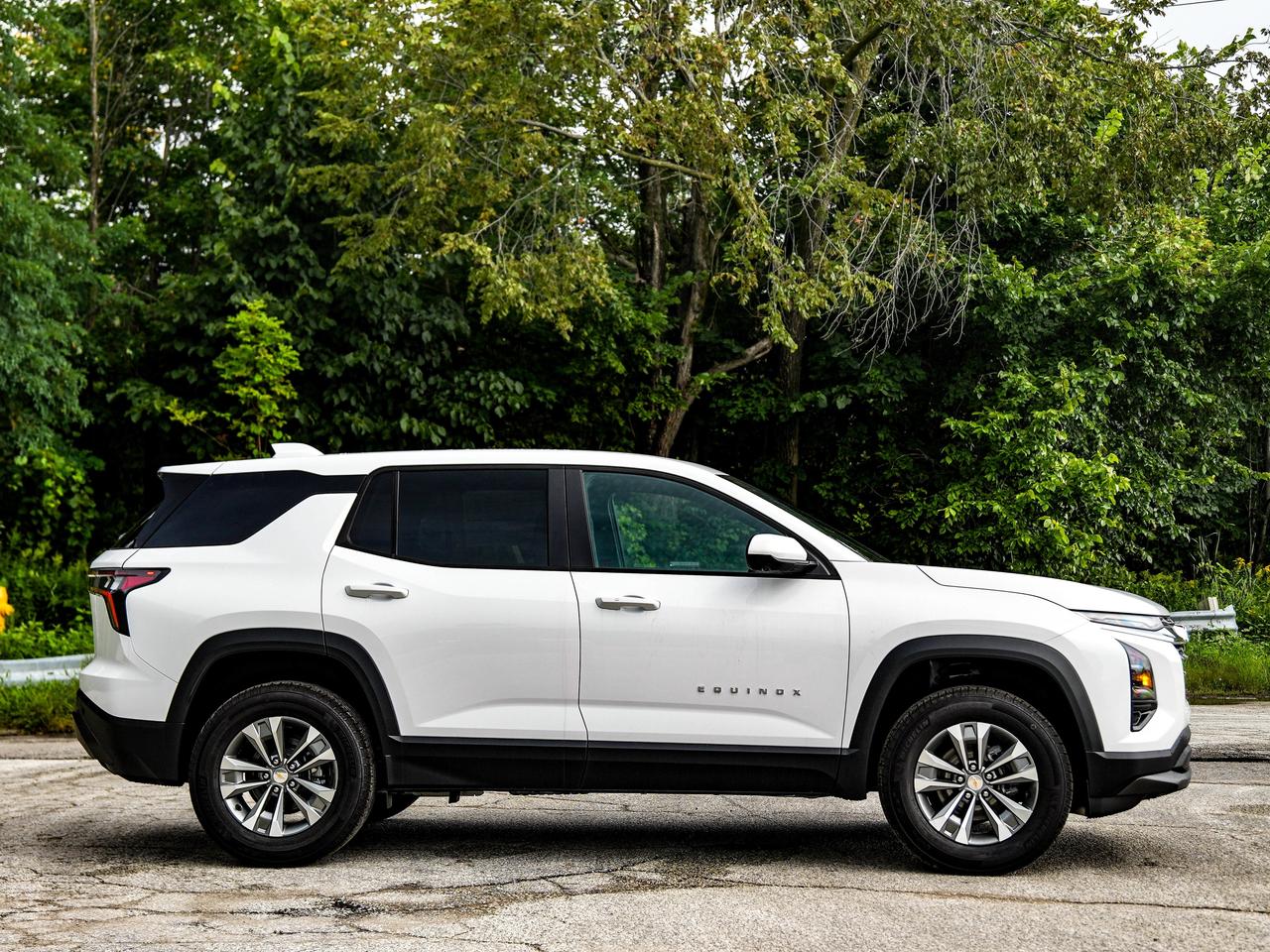 2027 Chevrolet Equinox AWD LT Photo