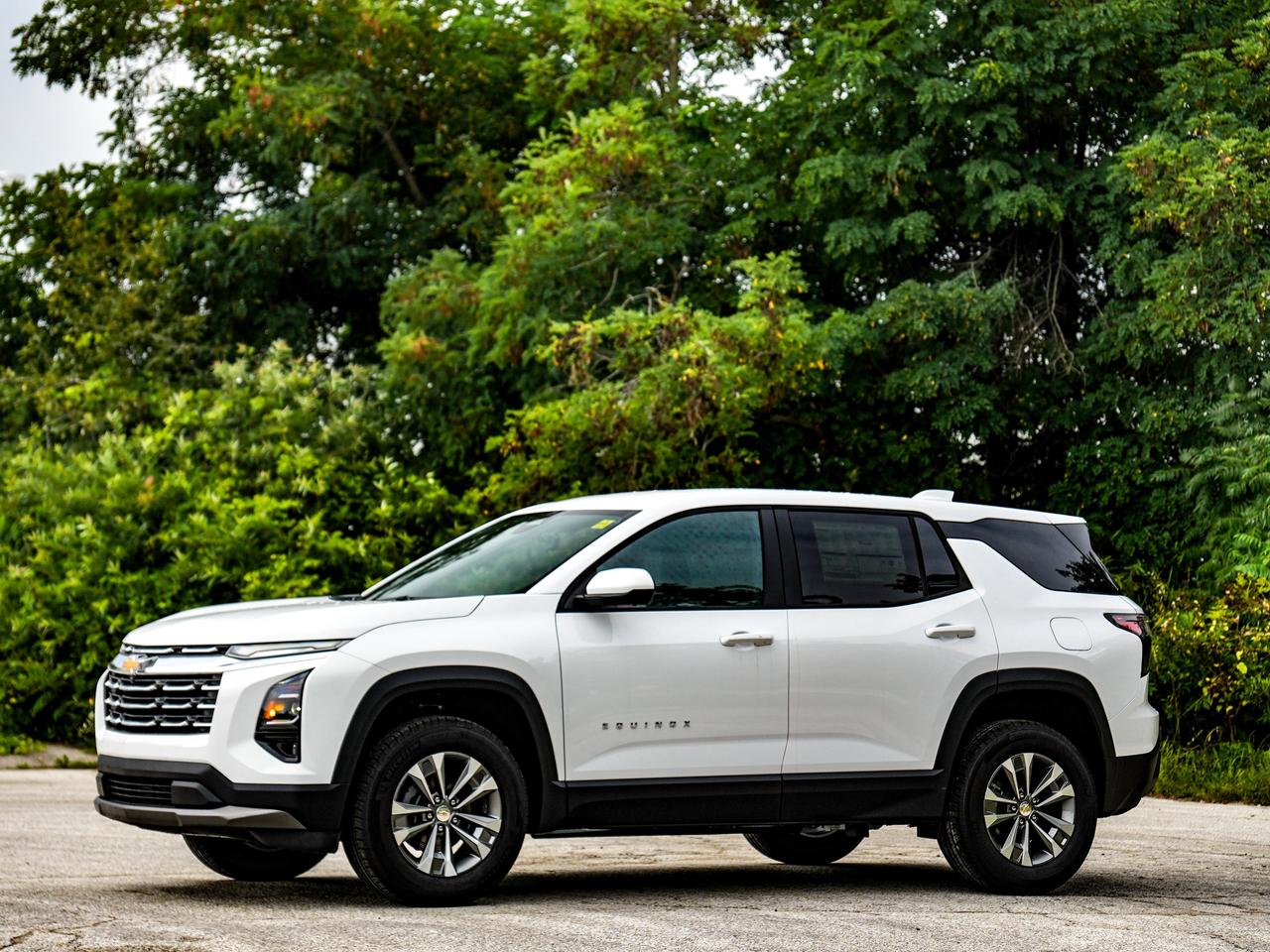 2027 Chevrolet Equinox AWD LT Photo