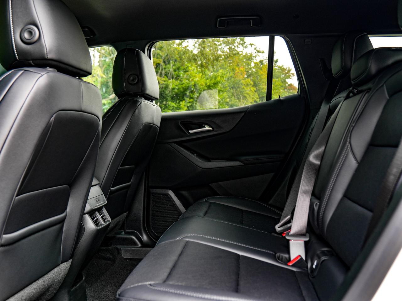 2027 Chevrolet Equinox AWD LT Photo