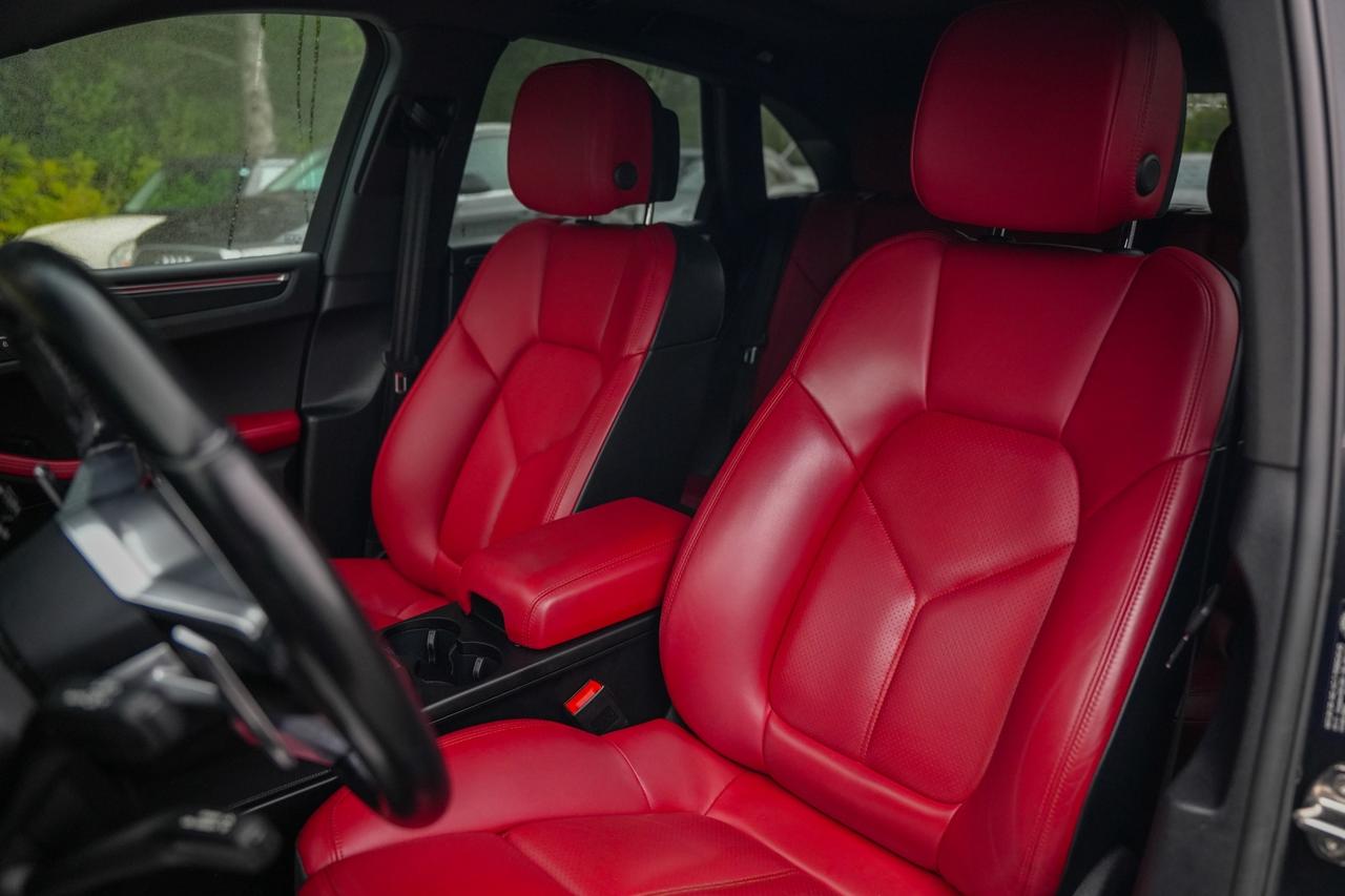 2021 Porsche Macan  Photo