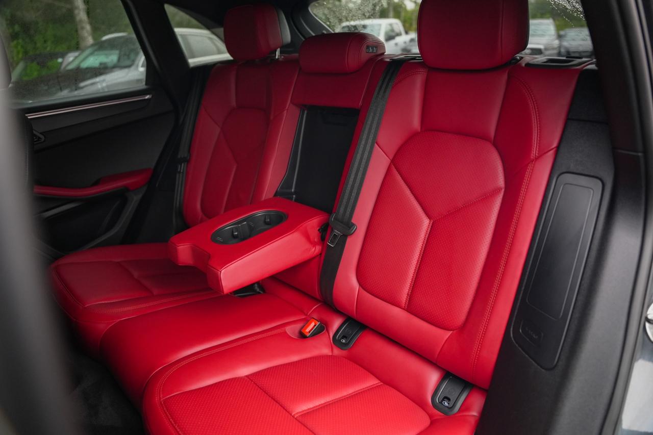 2021 Porsche Macan  Photo