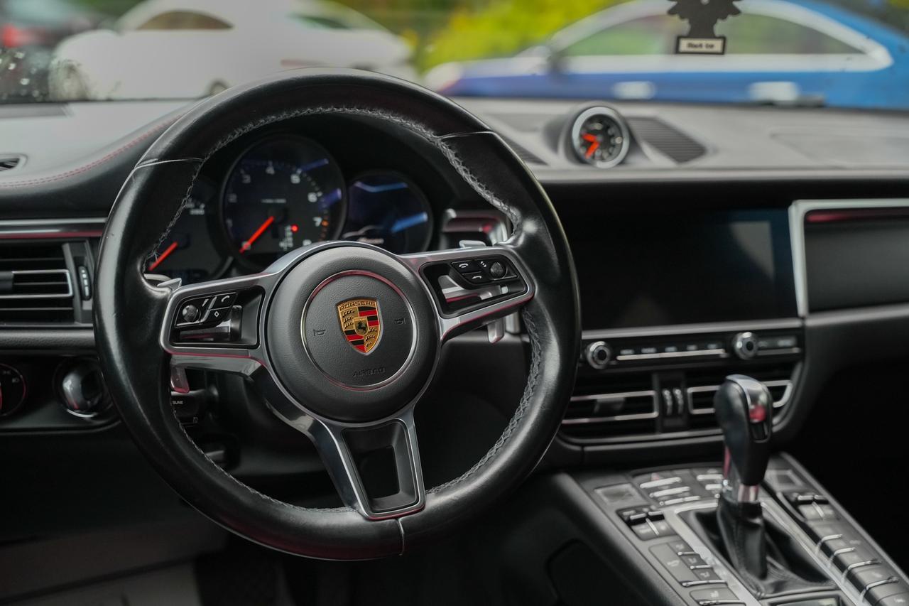 2021 Porsche Macan  Photo