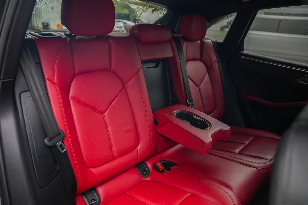 2021 Porsche Macan  Photo