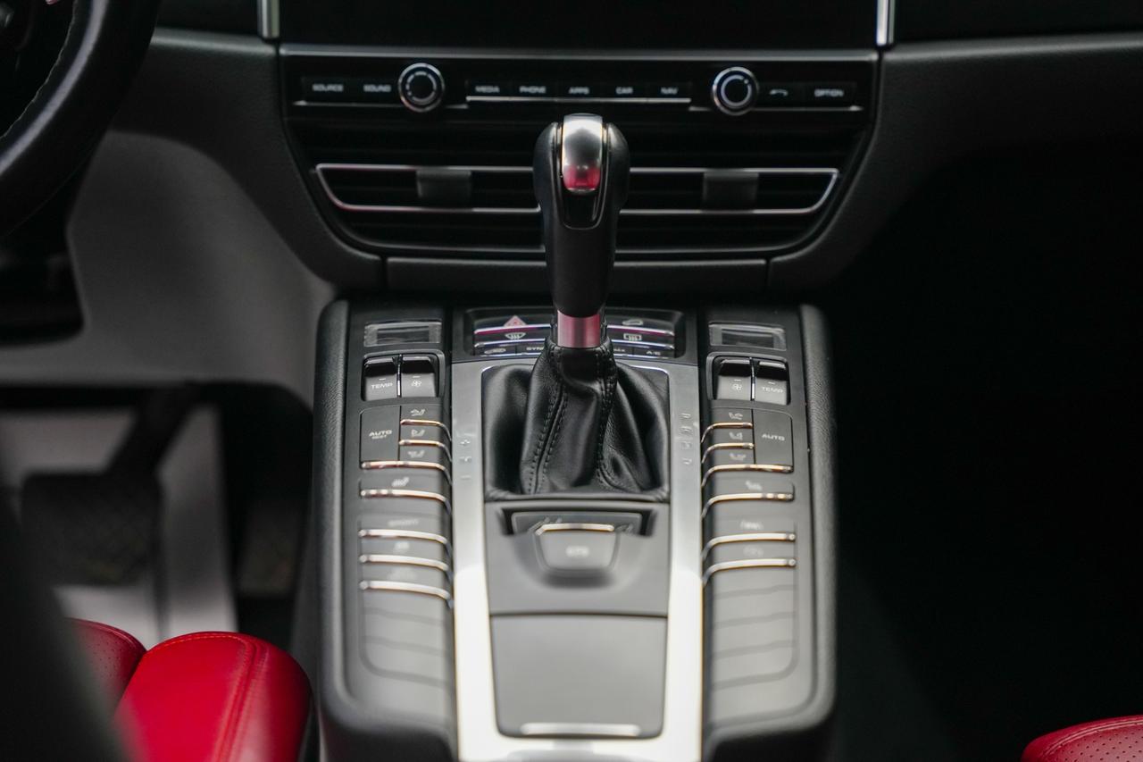 2021 Porsche Macan  Photo