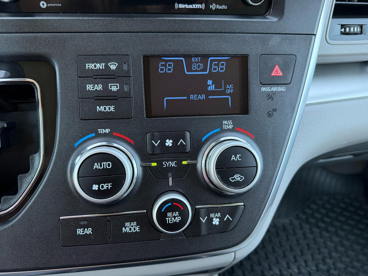2018 Toyota Sienna LE 8PASS,REARVIEW CAMERA,NO ACCIDENTS,CERTIFIED! Photo