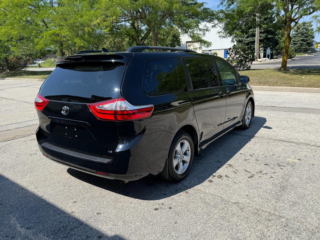 2018 Toyota Sienna LE 8PASS,REARVIEW CAMERA,NO ACCIDENTS,CERTIFIED! Photo4