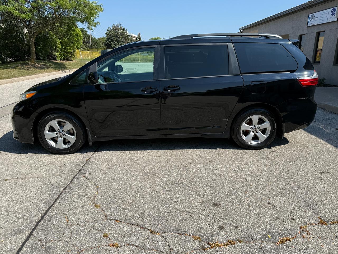 2018 Toyota Sienna LE 8PASS,REARVIEW CAMERA,NO ACCIDENTS,CERTIFIED! Photo
