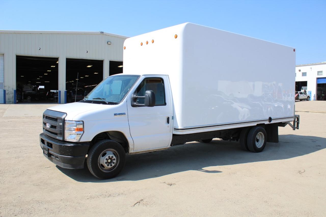 2026 Ford E450 DRW, Power Lift Tailgate w/cloths seats - Photo #1