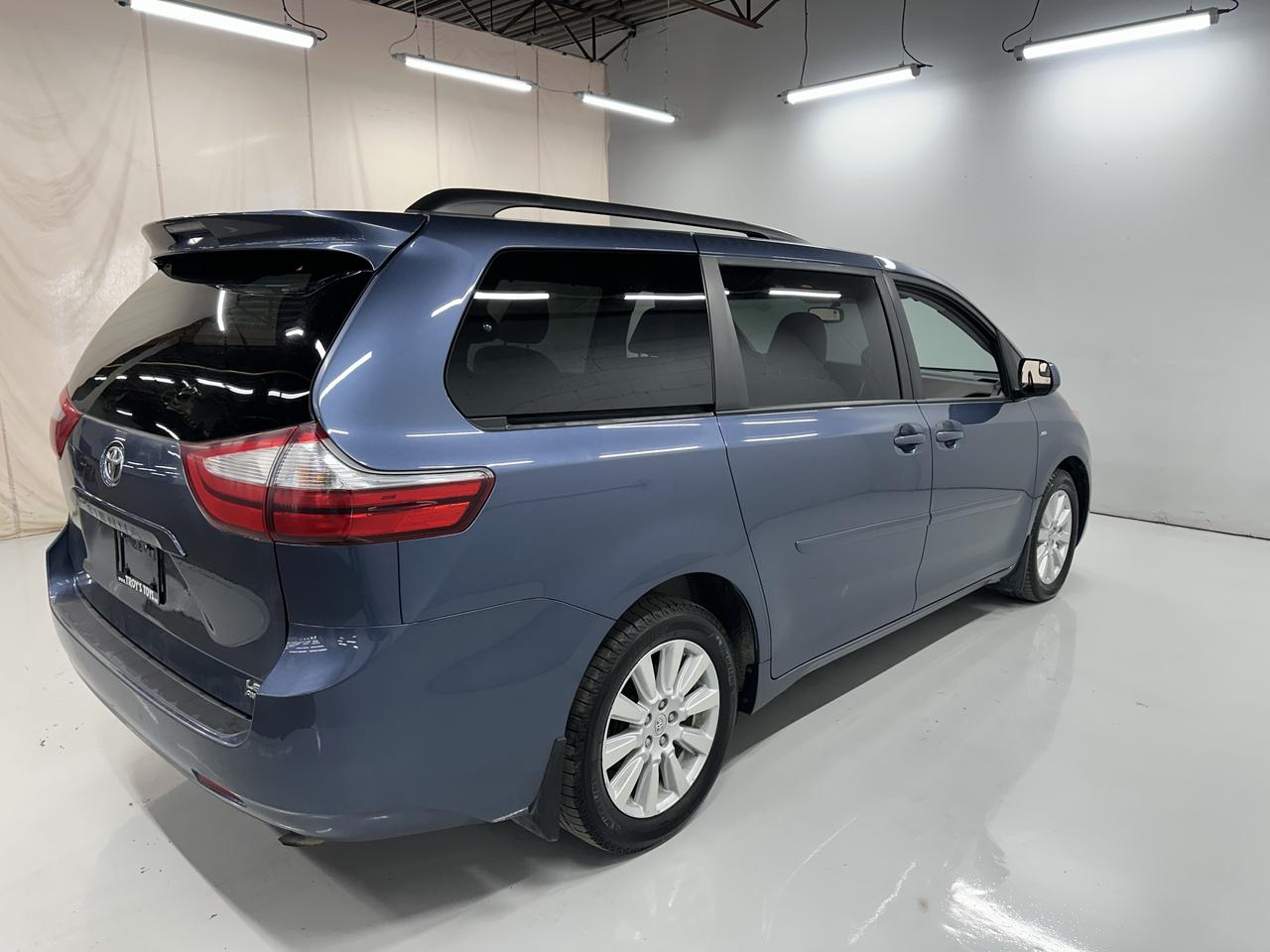 2017 Toyota Sienna 5dr LE 7-Pass AWD Photo7