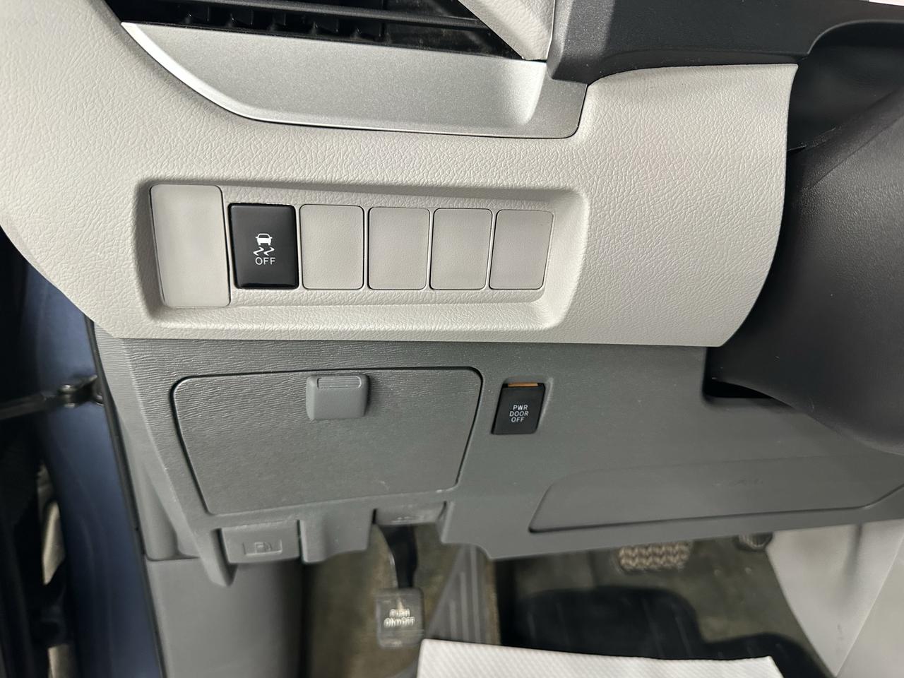 2017 Toyota Sienna 5dr LE 7-Pass AWD Photo38
