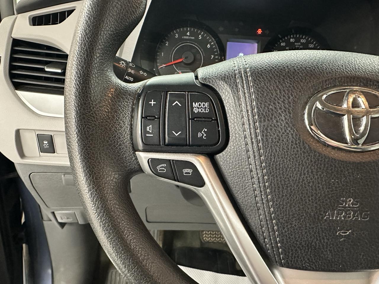2017 Toyota Sienna 5dr LE 7-Pass AWD Photo37