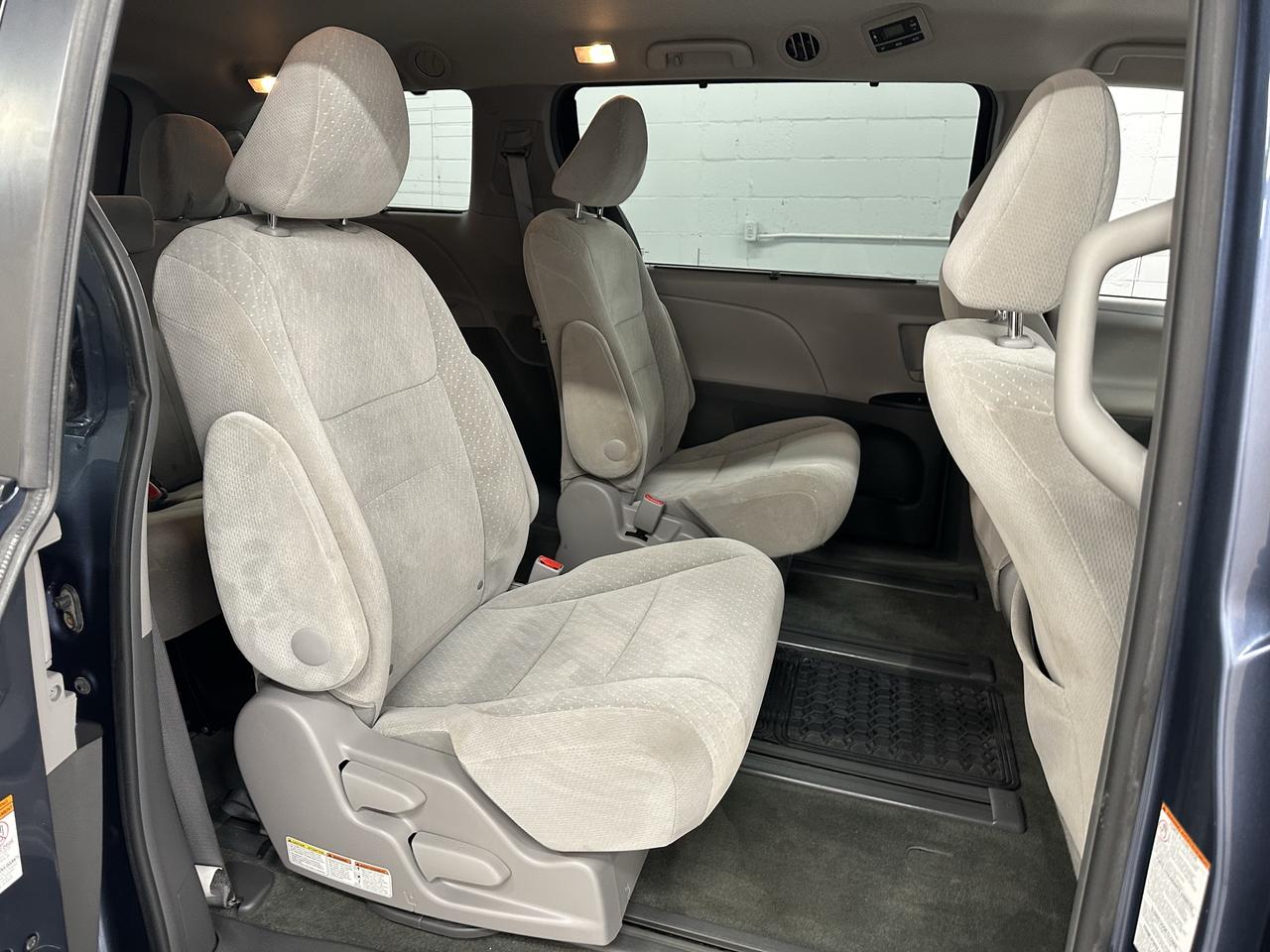 2017 Toyota Sienna 5dr LE 7-Pass AWD Photo30
