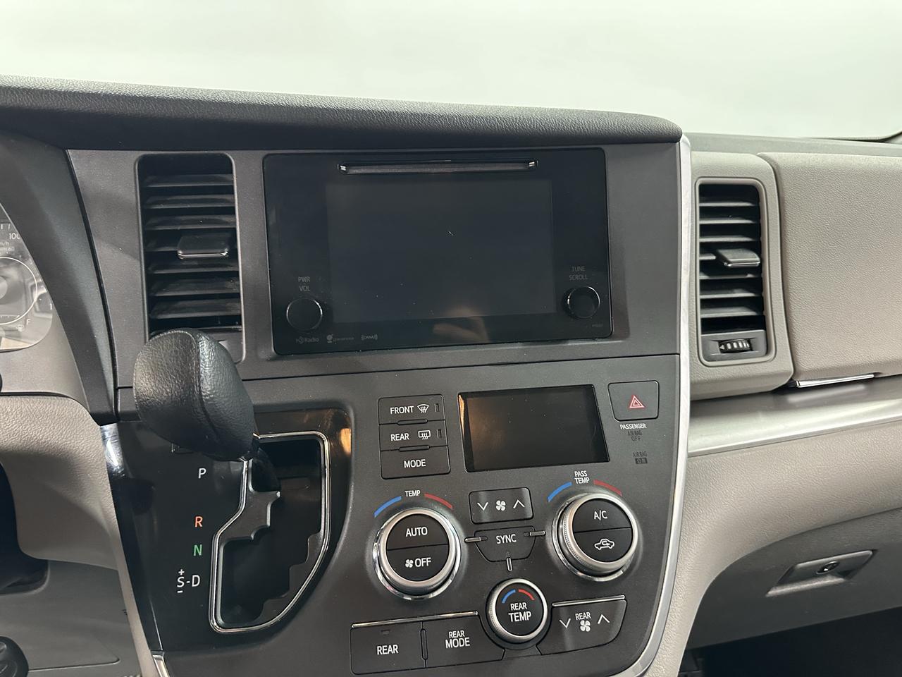 2017 Toyota Sienna 5dr LE 7-Pass AWD Photo34