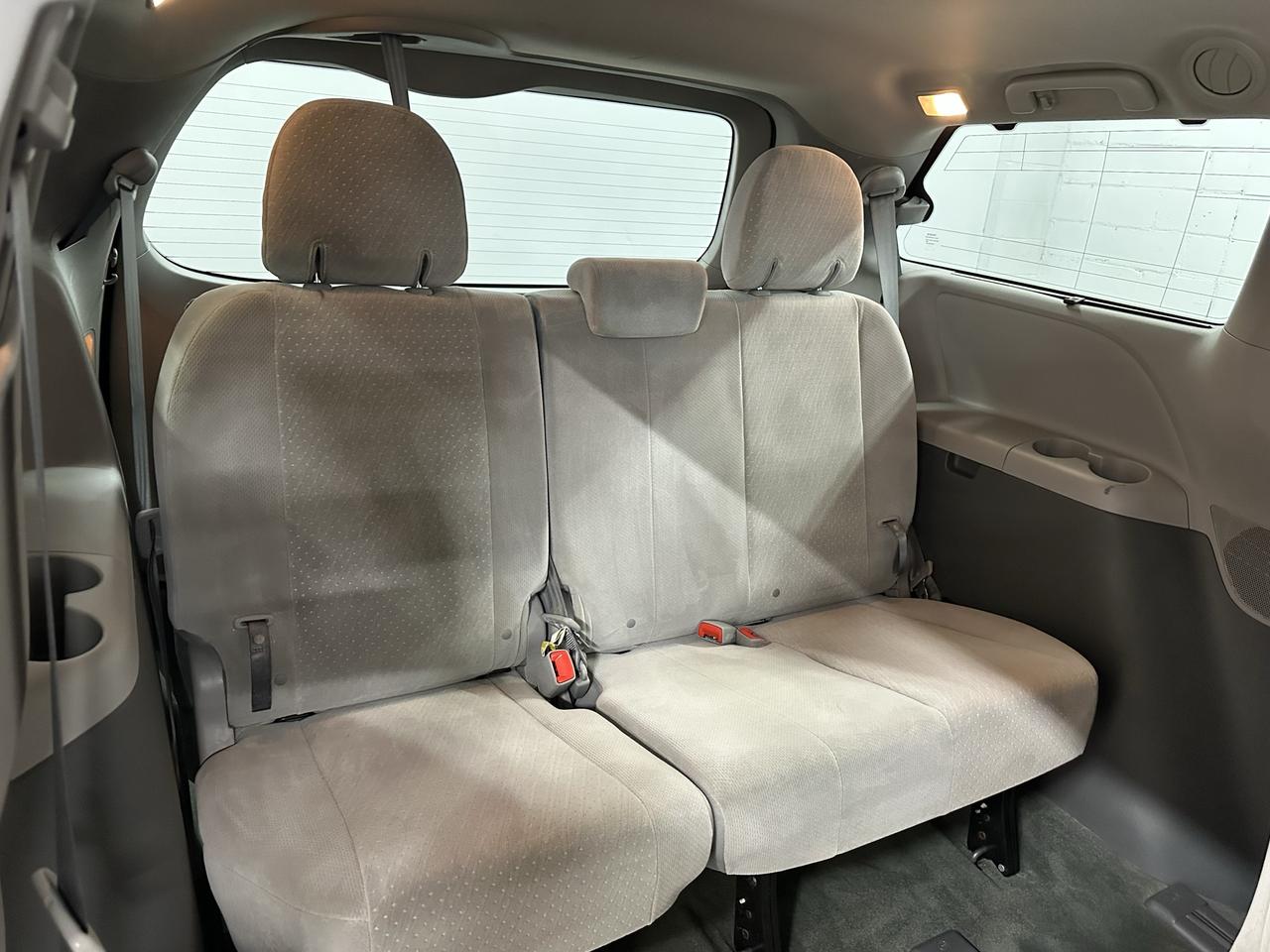 2017 Toyota Sienna 5dr LE 7-Pass AWD Photo31