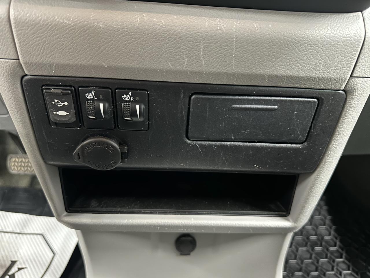 2017 Toyota Sienna 5dr LE 7-Pass AWD Photo11